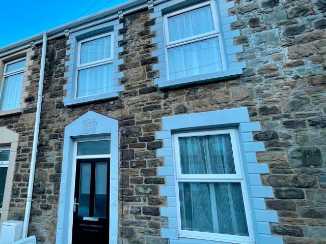 House for rent in Nangreaves, Wales