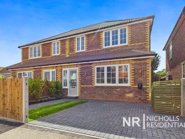 House for rent in Royal Borough of Kingston upon Thames, Greater London