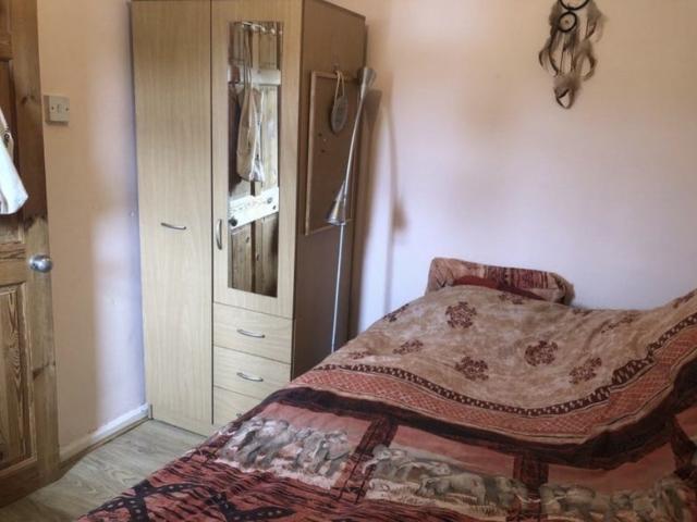 Room for rent in Falcon Lodge, Wales