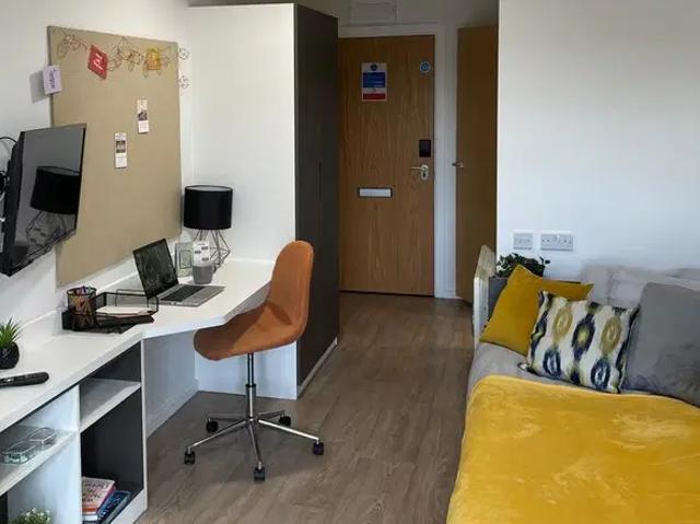 Room for rent in Northgate Village, Two Mills