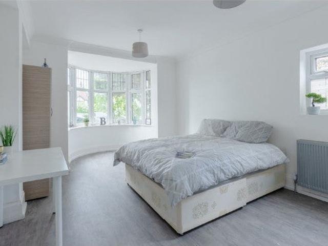 Room for rent in Beddington, Greater London
