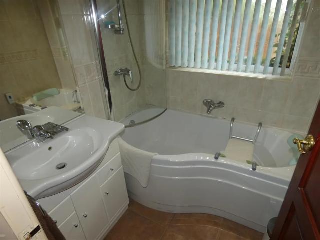House for rent in Caldermill, East Midlands