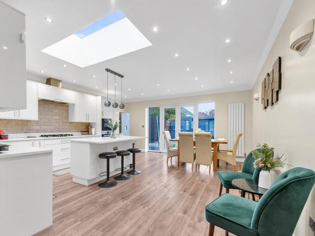 House for rent in Elm Park, Greater London