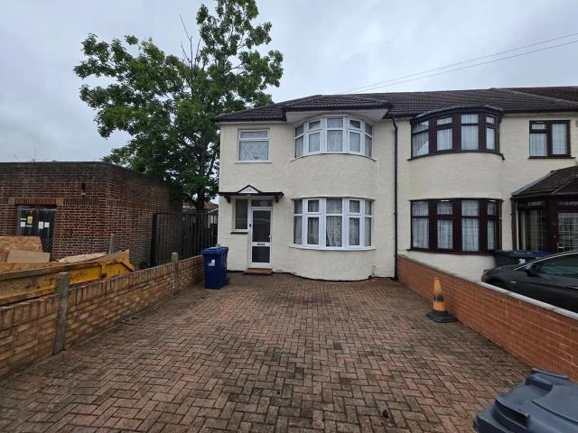 House for rent in London Borough of Ealing, Greenford