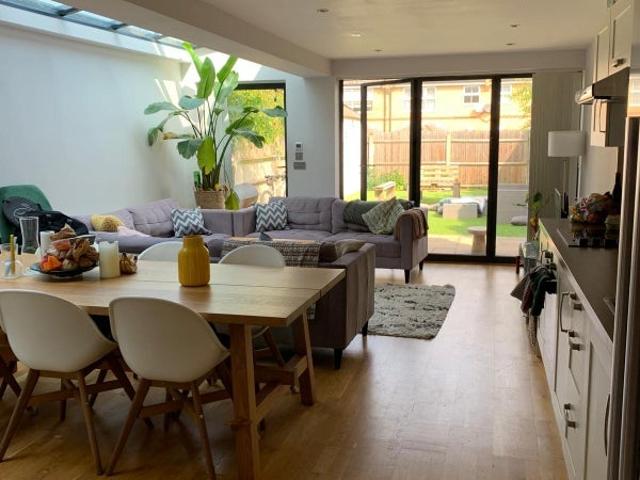 Room for rent in Bellenden, Greater London