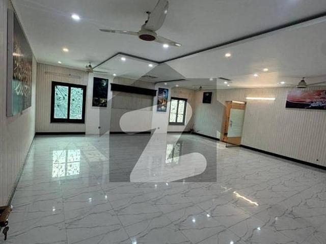 Building for rent in Faisalabad, Islamabad Capital Territory