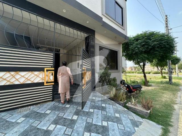 House for sale in Faisalabad, Islamabad Capital Territory