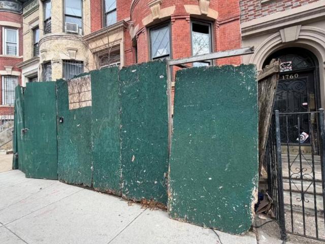 House for sale in The Bronx, Arverne