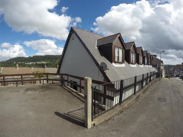 House for rent in Pontypridd, Wales
