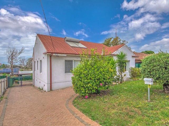 House for rent in Wollongong West, New South Wales