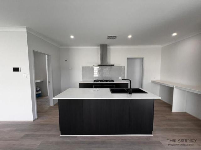 House for rent in Lakelands