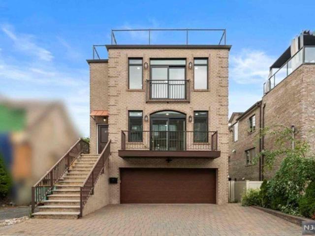 House for rent in Edgewater, New Jersey