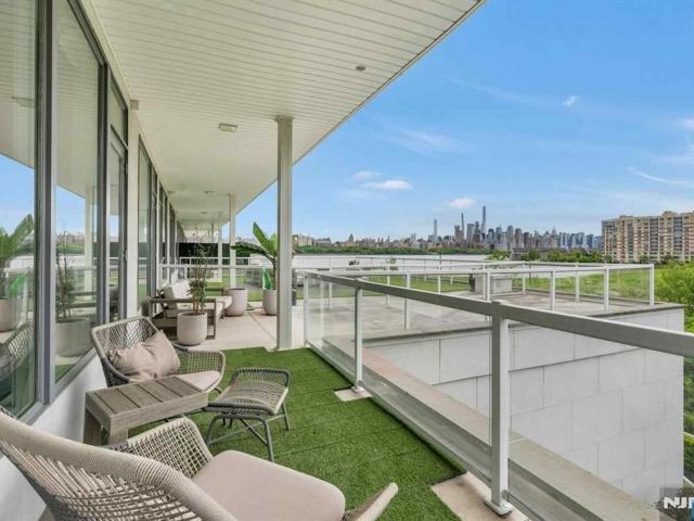 House for rent in Edgewater, New Jersey