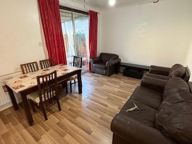 House for rent in London Borough of Ealing, Greater London