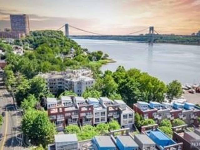 House for rent in Edgewater, New Jersey
