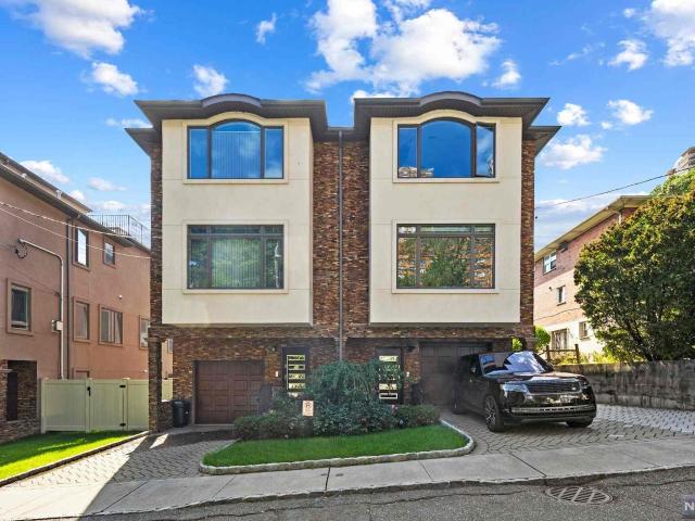 House for rent in Edgewater, New Jersey