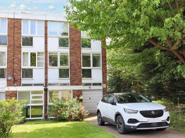 House for rent in Elmbridge, Surrey
