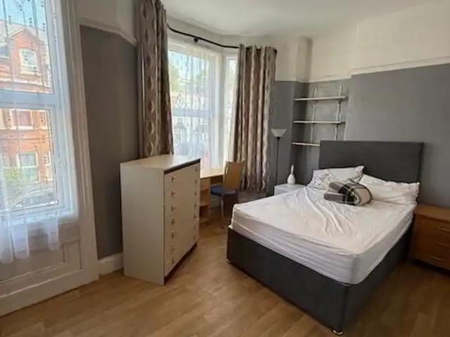 House for rent in Belfast, The Village