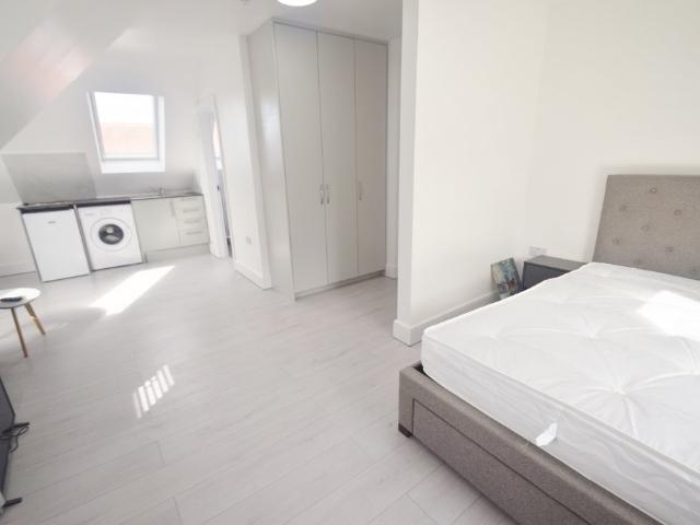 House for rent in Golders Green, Greater London