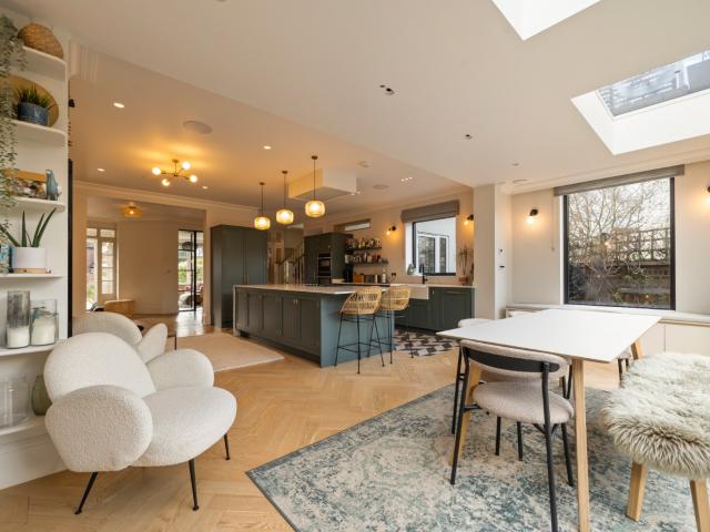 House for rent in Brondesbury, Greater London