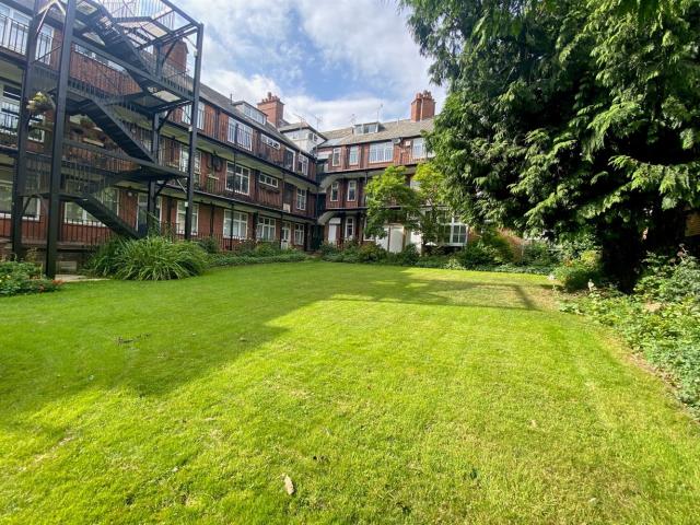 House for rent in Kingsley Green, Littlecote