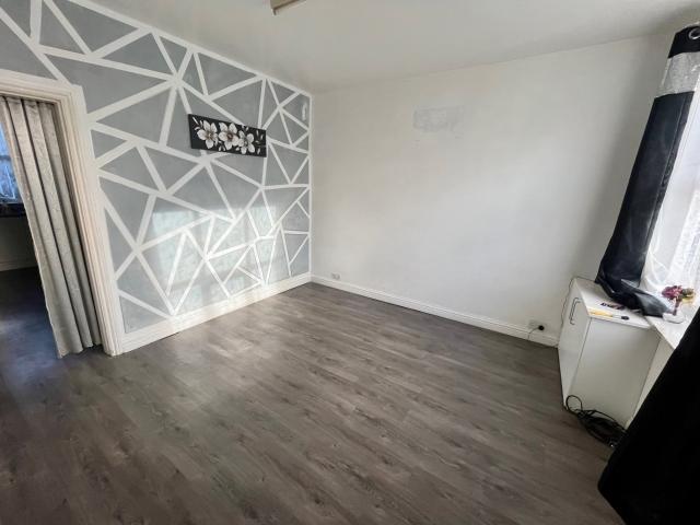House for rent in Willenhall, The Manor