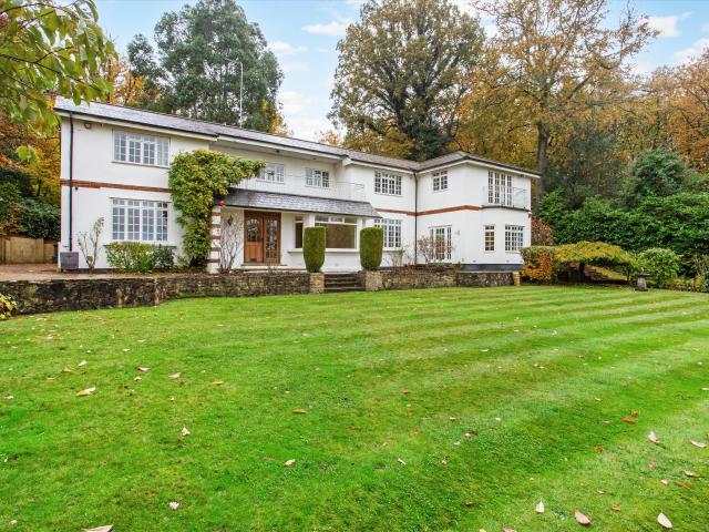 House for rent in Row Town, Surrey