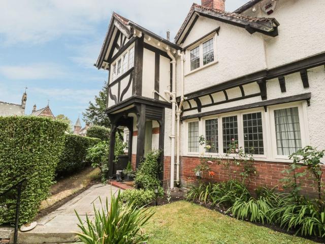 House for rent in Thornton Hough, Wirral