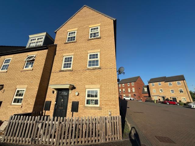 House for rent in Cutsyke, Castleford