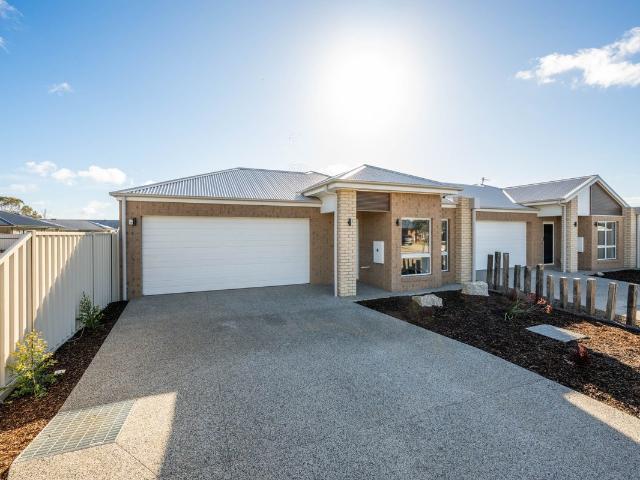House for rent in Kialla, Victoria