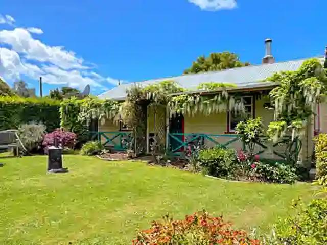 House for rent in Otakou