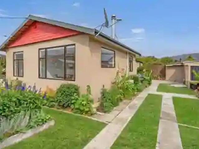 House for rent in Otakou