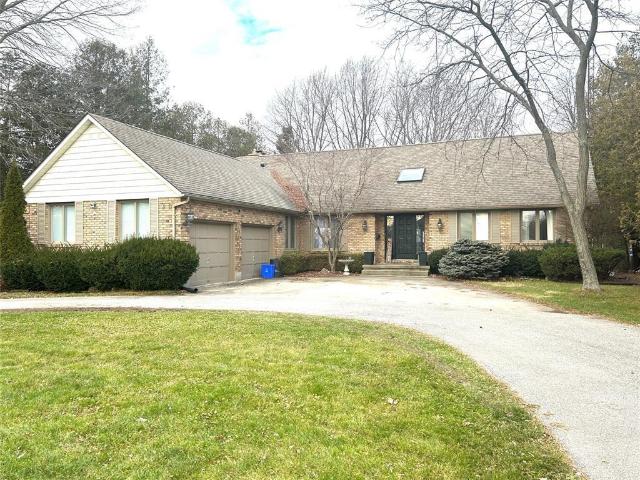 House for rent in Plympton–wyoming, Ontario