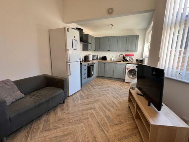 House for rent in Calderstones