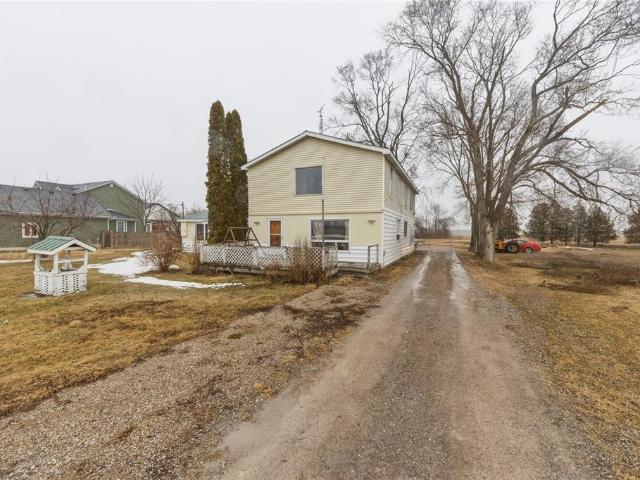 House for rent in Plympton–wyoming, Ontario