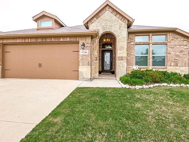 House for rent in Aubrey