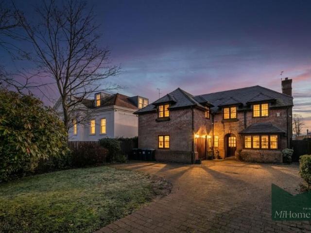 House for rent in Hadley Wood, Greater London