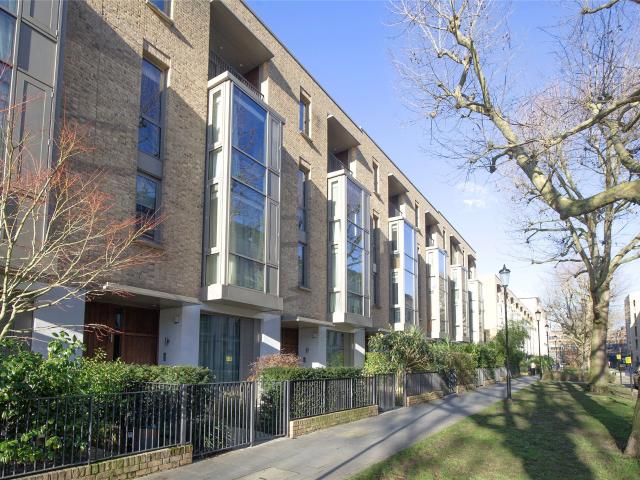 House for rent in North Kensington, Greater London