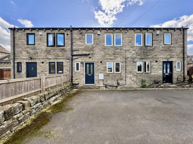 House for rent in Gawthorpe Green, Kirklees