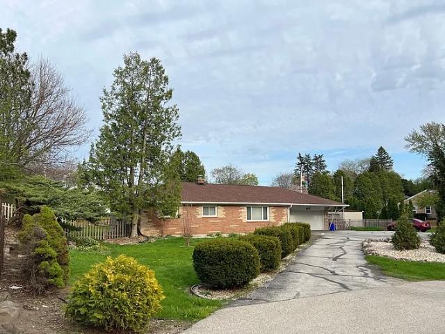 House for rent in Brookfield