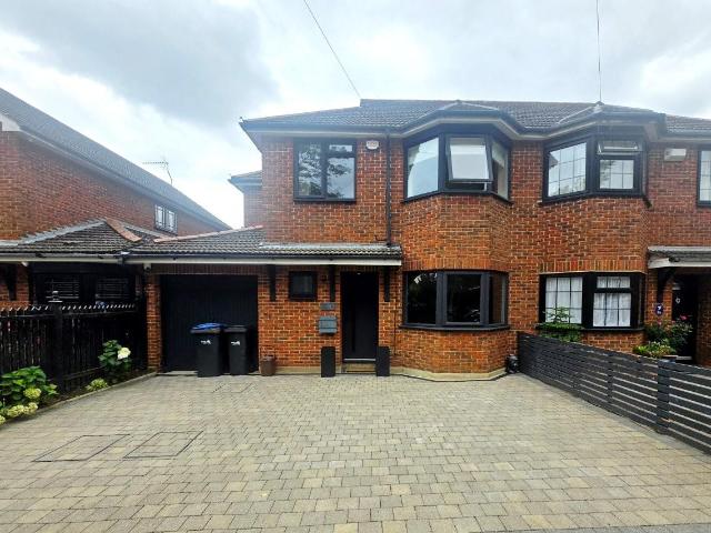 House for rent in Cockfosters, Greater London