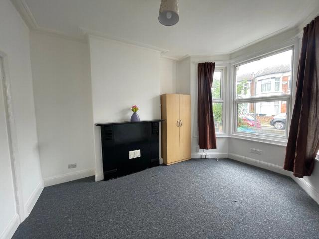 House for rent in Mapesbury, Greater London