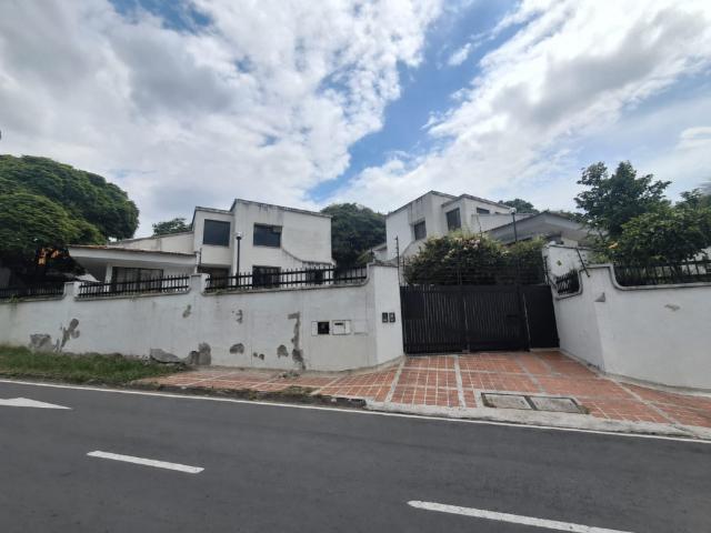 Casa en arriendo en Ciudad Jardín, Cali