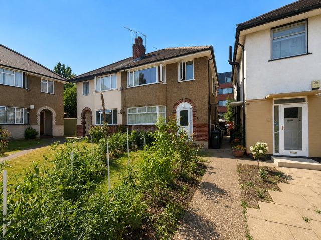House for rent in London Borough of Ealing, Park Royal