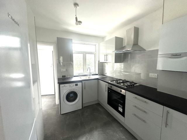 House for rent in London Borough of Ealing, Park Royal