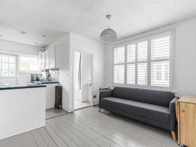 House for rent in Mortlake, Greater London