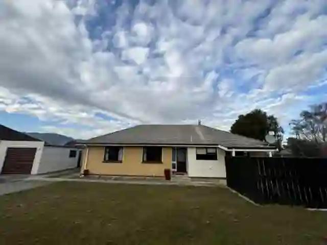 House for rent in Otakou