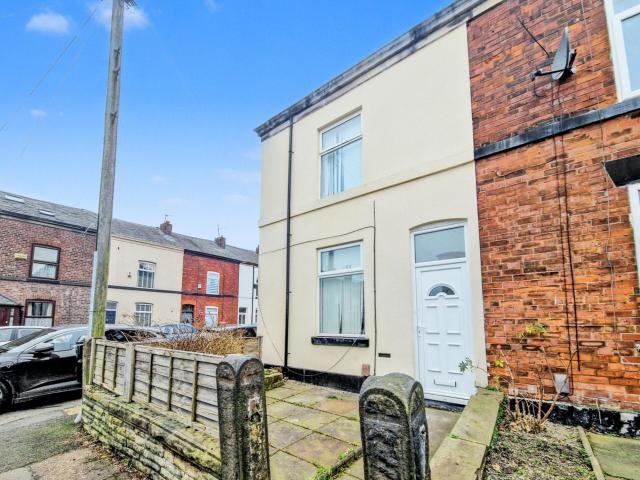 House for rent in Besses o' th' Barn, Bury