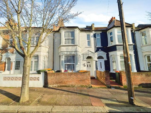 House for rent in Plashet, Greater London