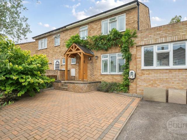 House for rent in Lower Green Esher, Blackhills